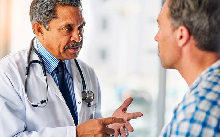 Een man met prostatitis bij een uroloog